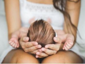 Νέα Εγκύκλιος του Υπουργείου Εργασίας σχετικά με την επέκταση χορήγησης επιδόματος μητρότητας και σε έμμισθες δικηγόρους ασφαλισμένες στον e-ΕΦΚΑ